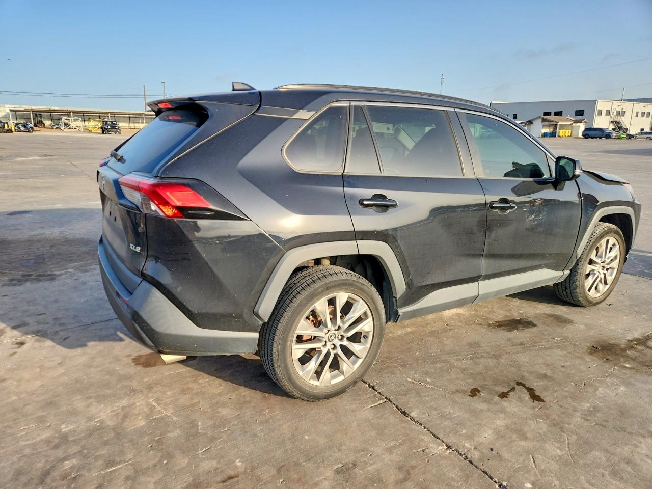 2020 TOYOTA RAV4 XLE PREMIUM — снимка 3