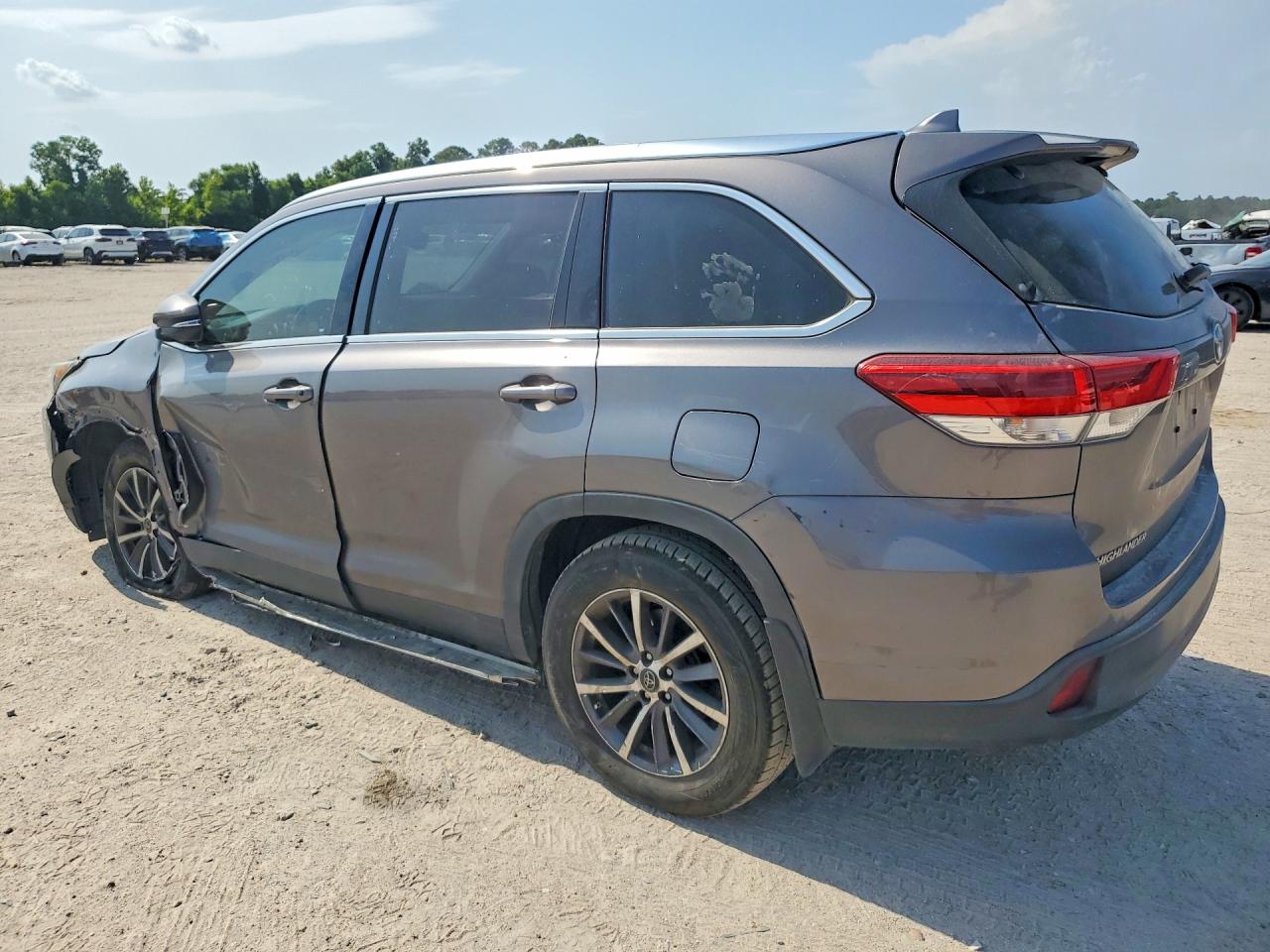 2019 TOYOTA HIGHLANDER XLE — снимка 2