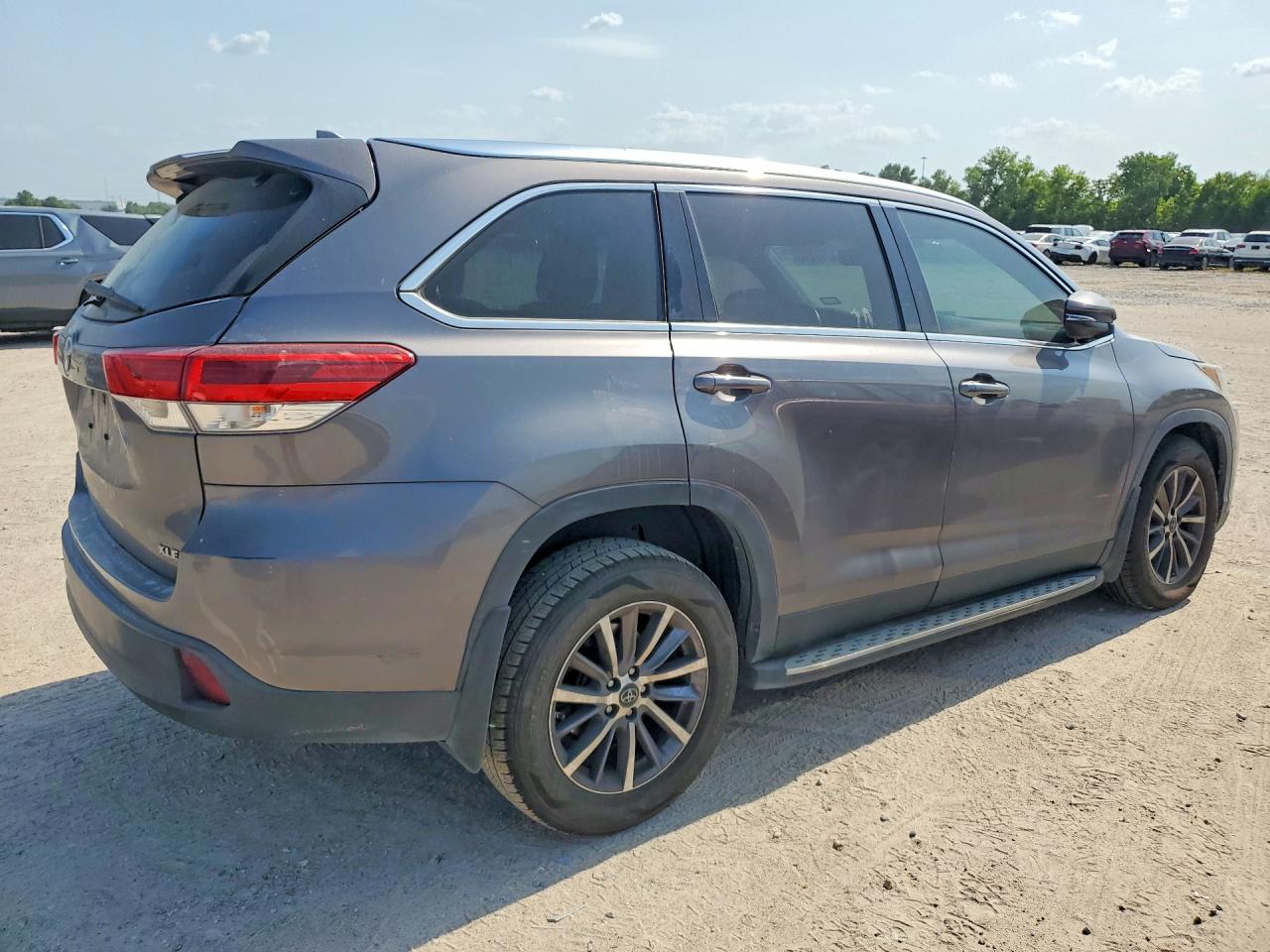 2019 TOYOTA HIGHLANDER XLE — снимка 3