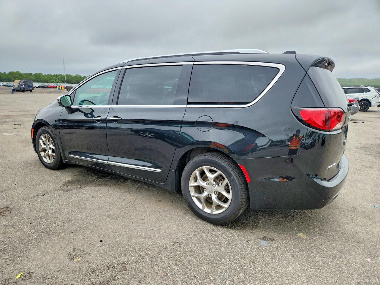 2017 CHRYSLER PACIFICA LIMITED — снимка 2