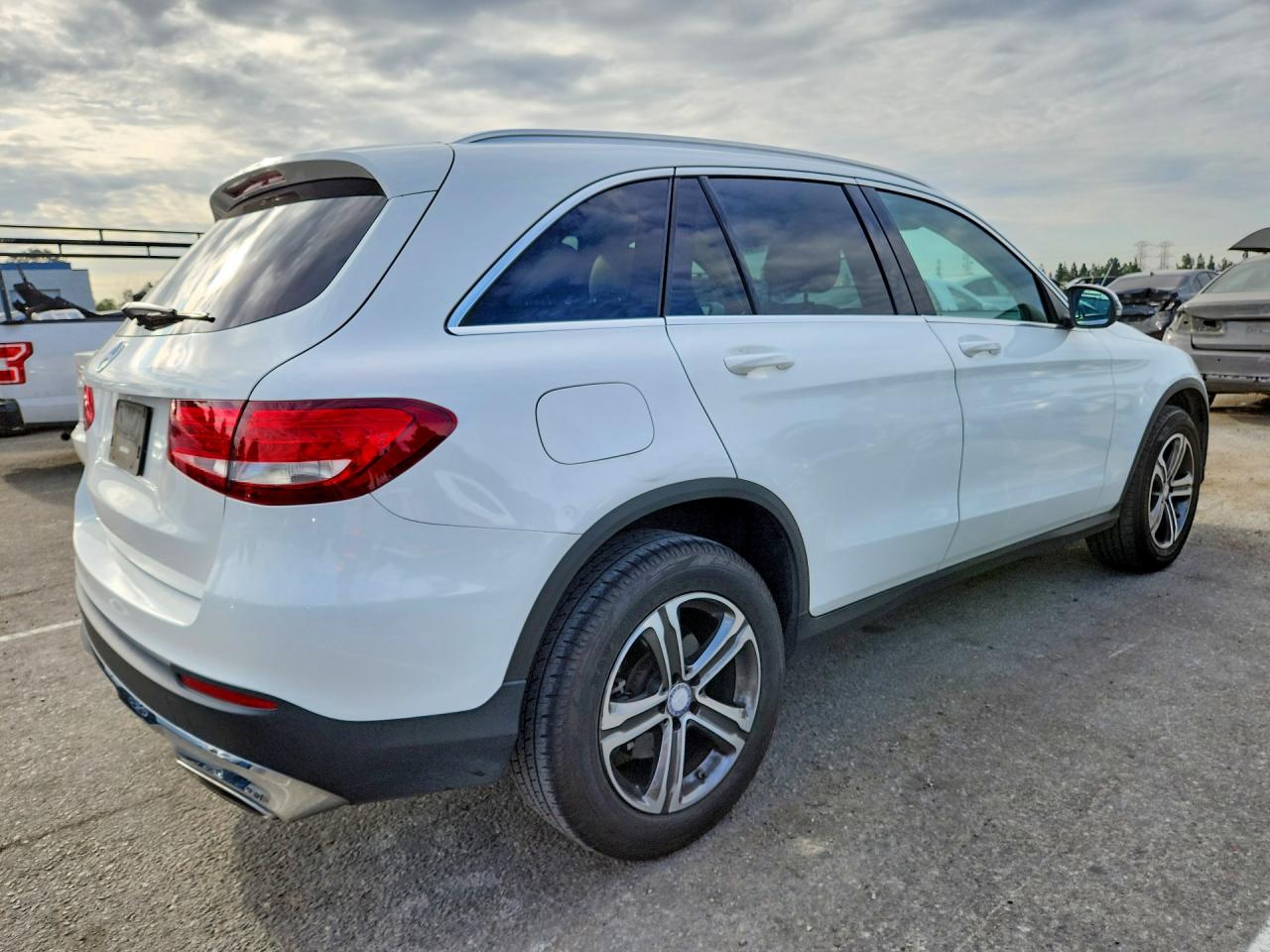 2016 MERCEDES-BENZ GLC 300 — снимка 3