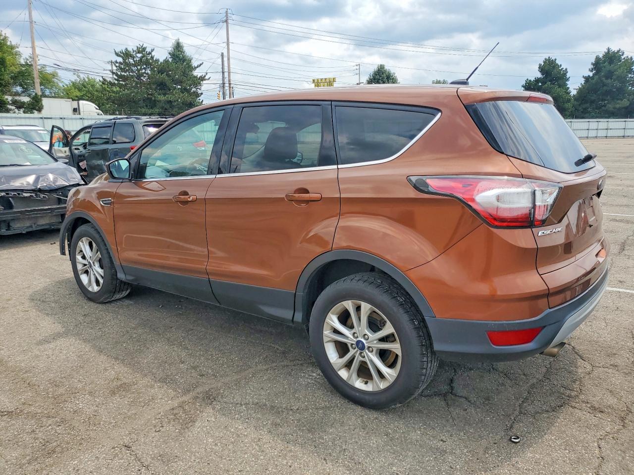 2017 FORD ESCAPE SE — снимка 2