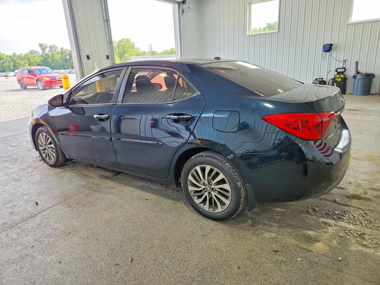 2018 TOYOTA COROLLA XLE — снимка 2