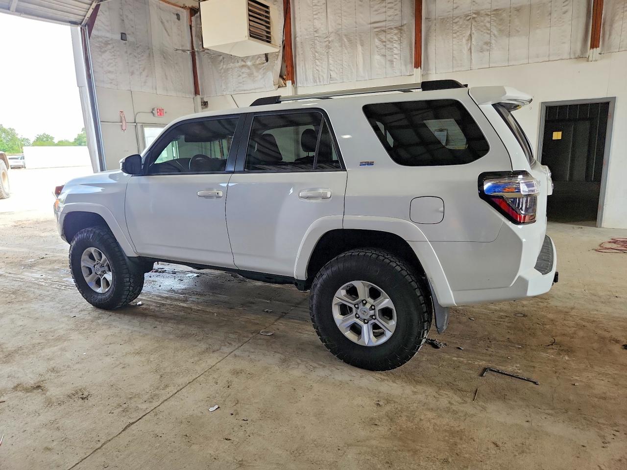 2020 TOYOTA 4RUNNER SR5 — снимка 2