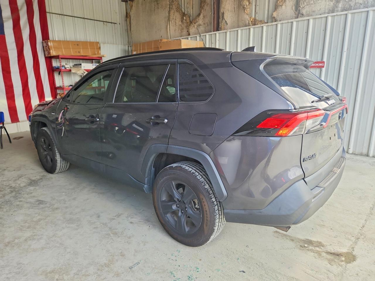 2020 TOYOTA RAV4 XLE — снимка 2