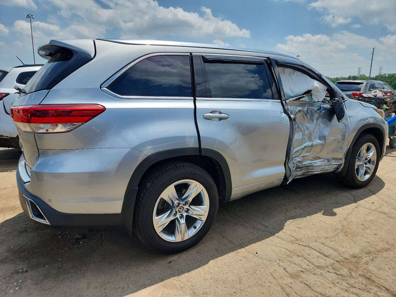 2019 TOYOTA HIGHLANDER LIMITED — снимка 3