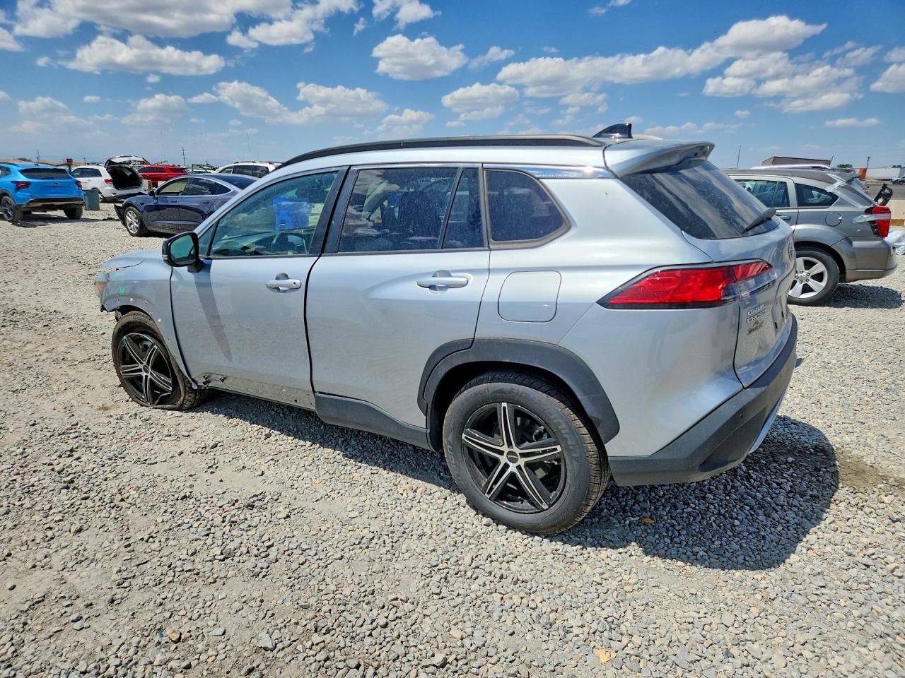 2025 TOYOTA COROLLA CROSS XLE — снимка 2