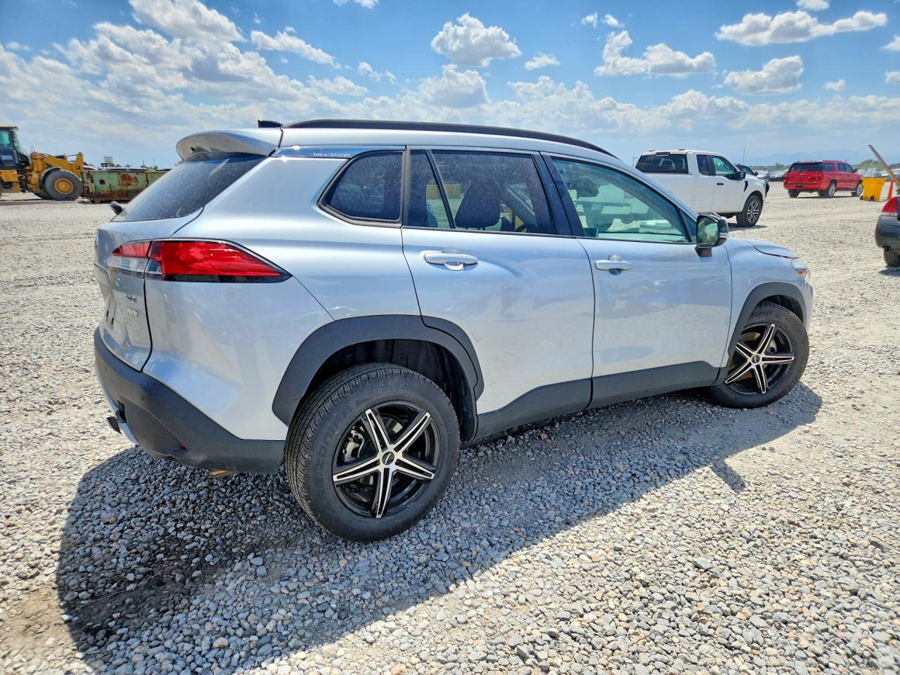 2025 TOYOTA COROLLA CROSS XLE — снимка 3