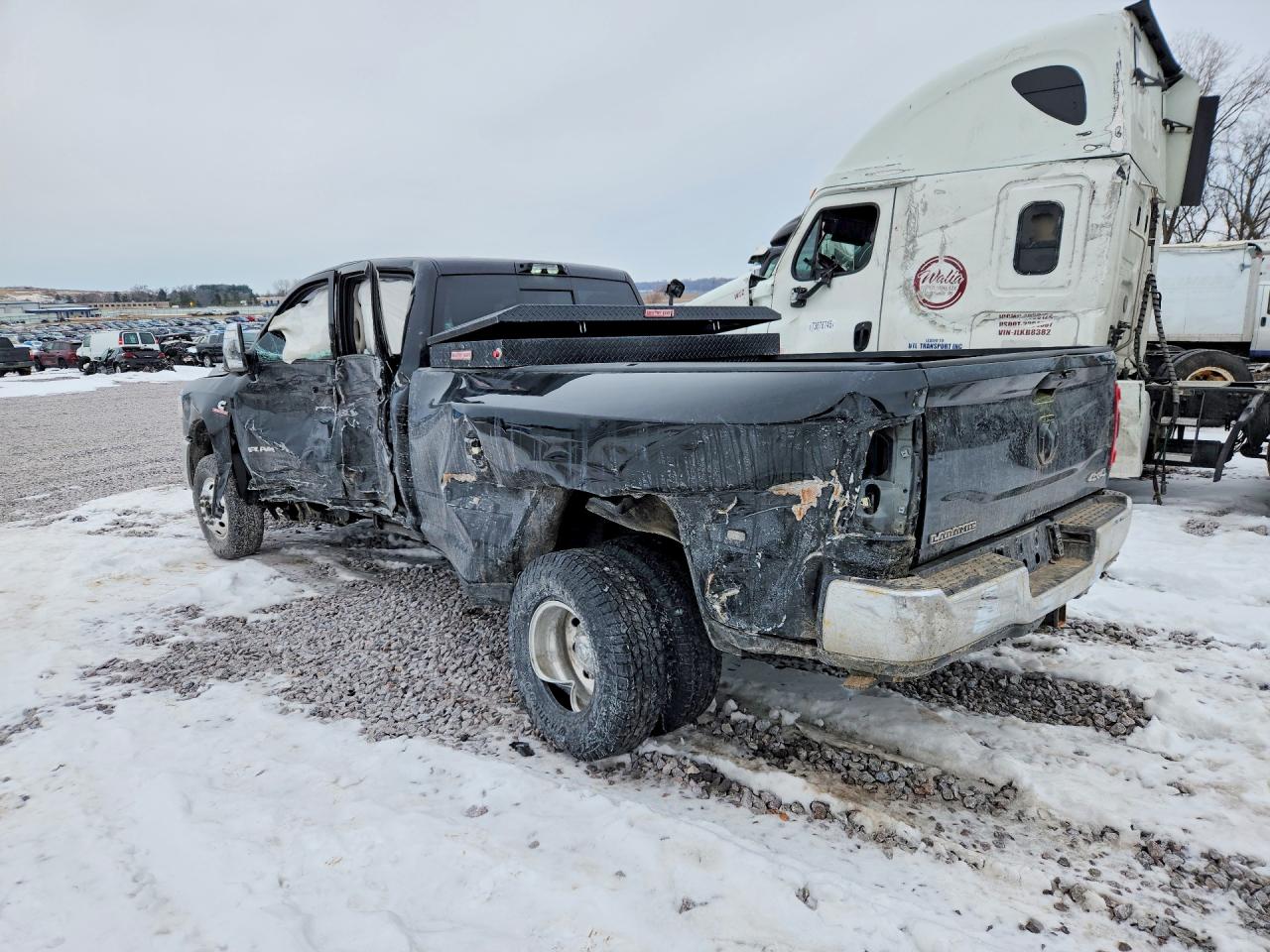 2024 RAM 3500 LARAMIE — снимка 2