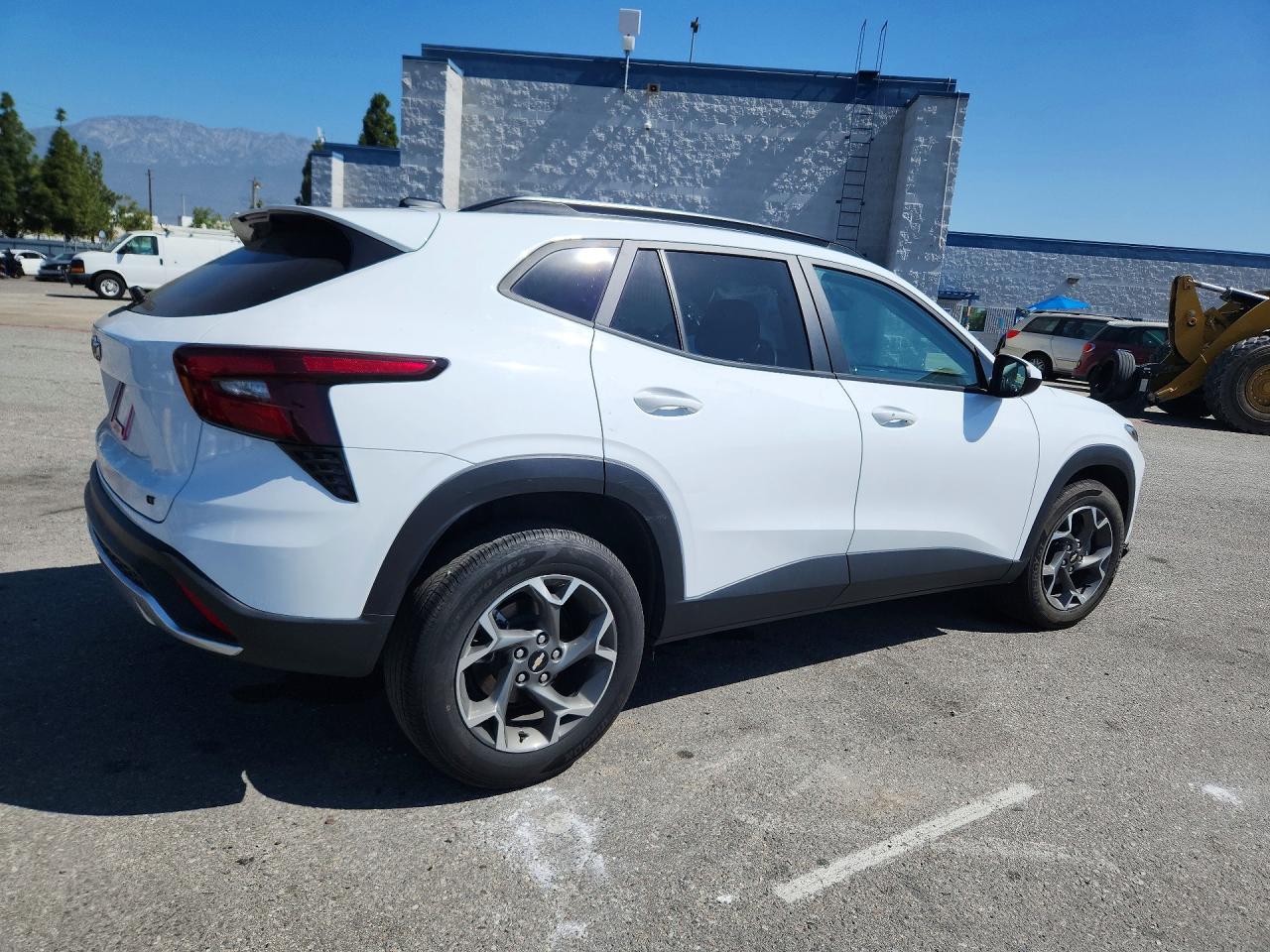 2025 CHEVROLET TRAX 1LT — снимка 3