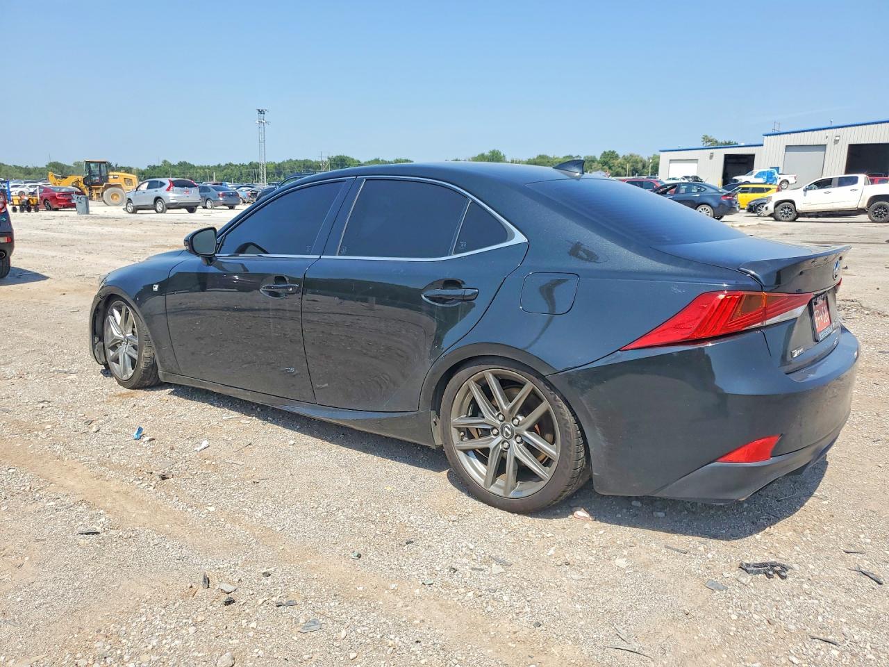 2017 LEXUS IS 300 — снимка 2