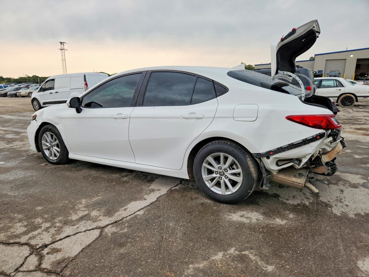 2025 TOYOTA CAMRY LE — снимка 2
