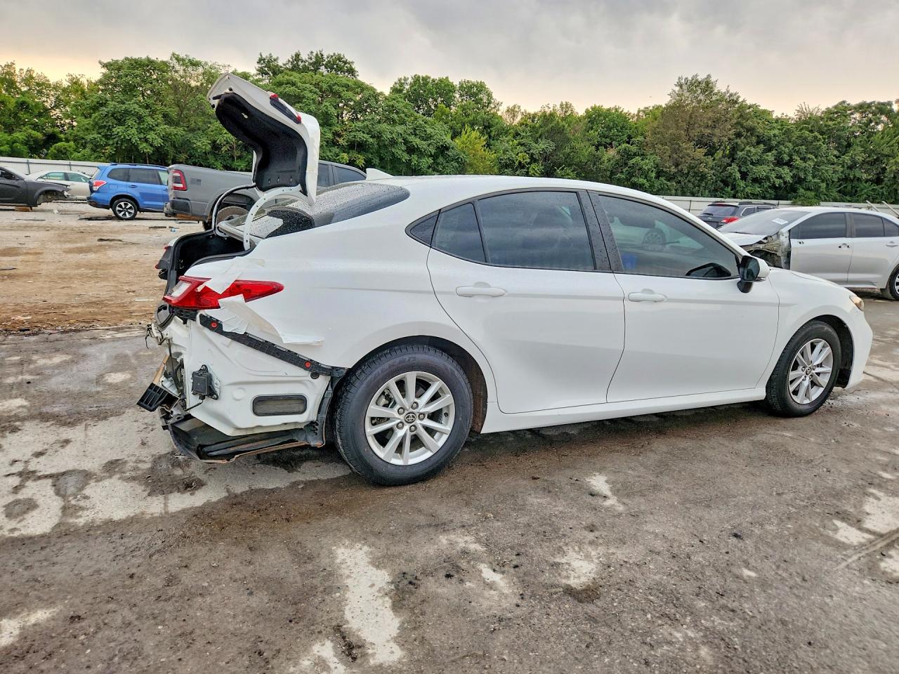 2025 TOYOTA CAMRY LE — снимка 3