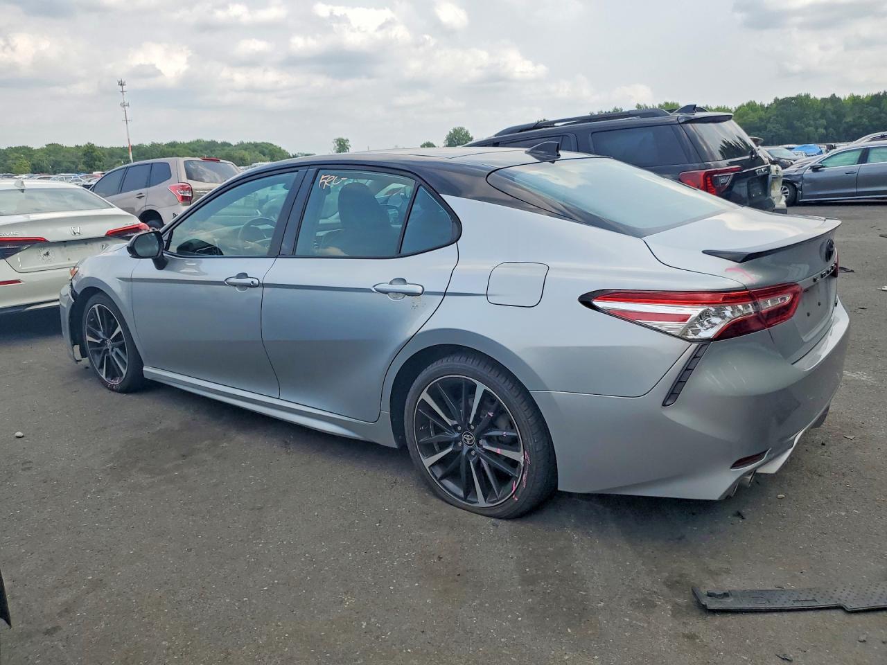 2020 TOYOTA CAMRY XSE — снимка 2