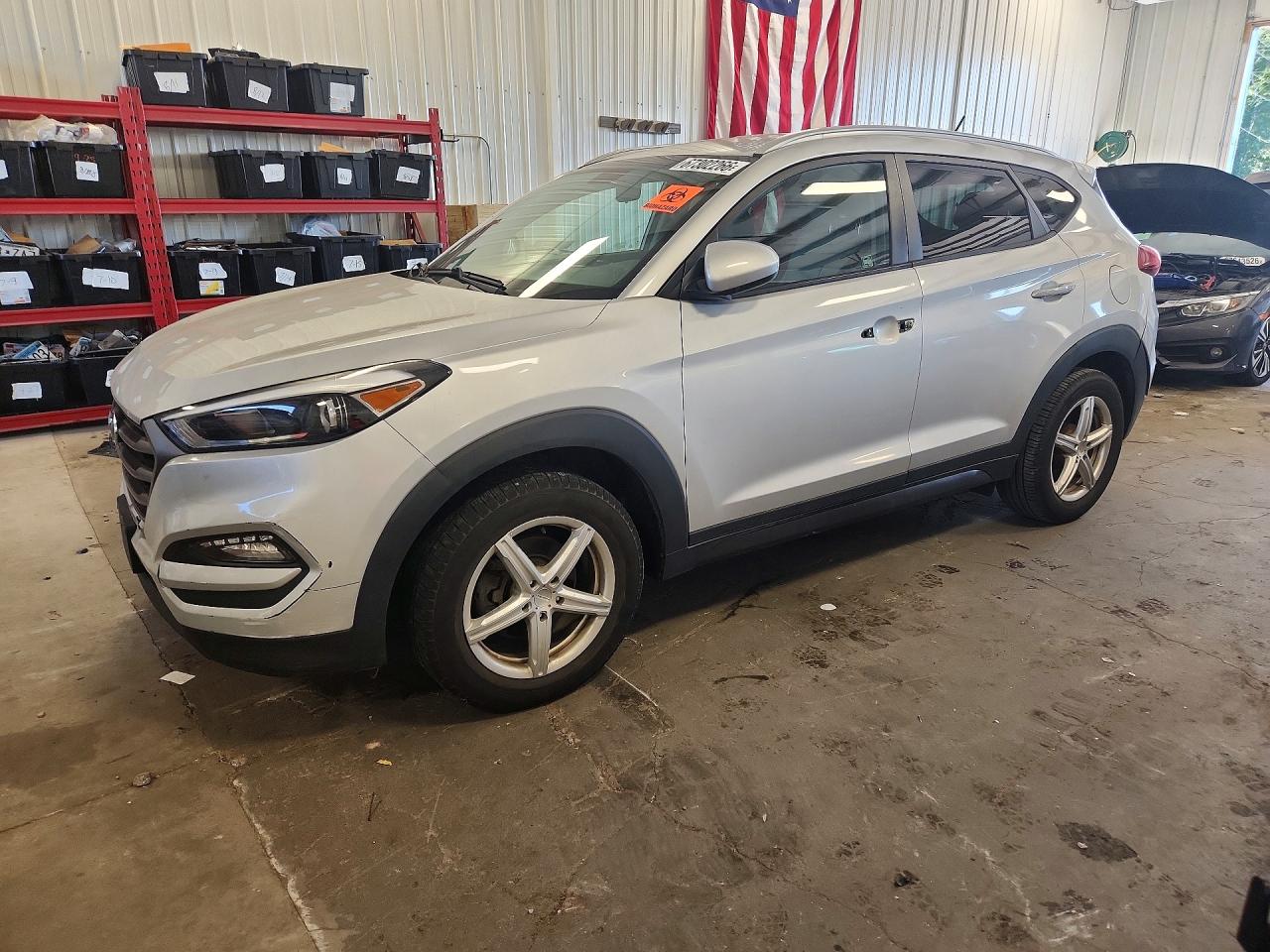 2016 HYUNDAI TUCSON SE
