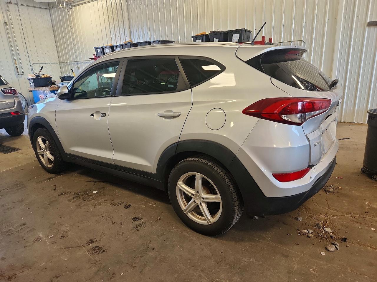 2016 HYUNDAI TUCSON SE — снимка 2