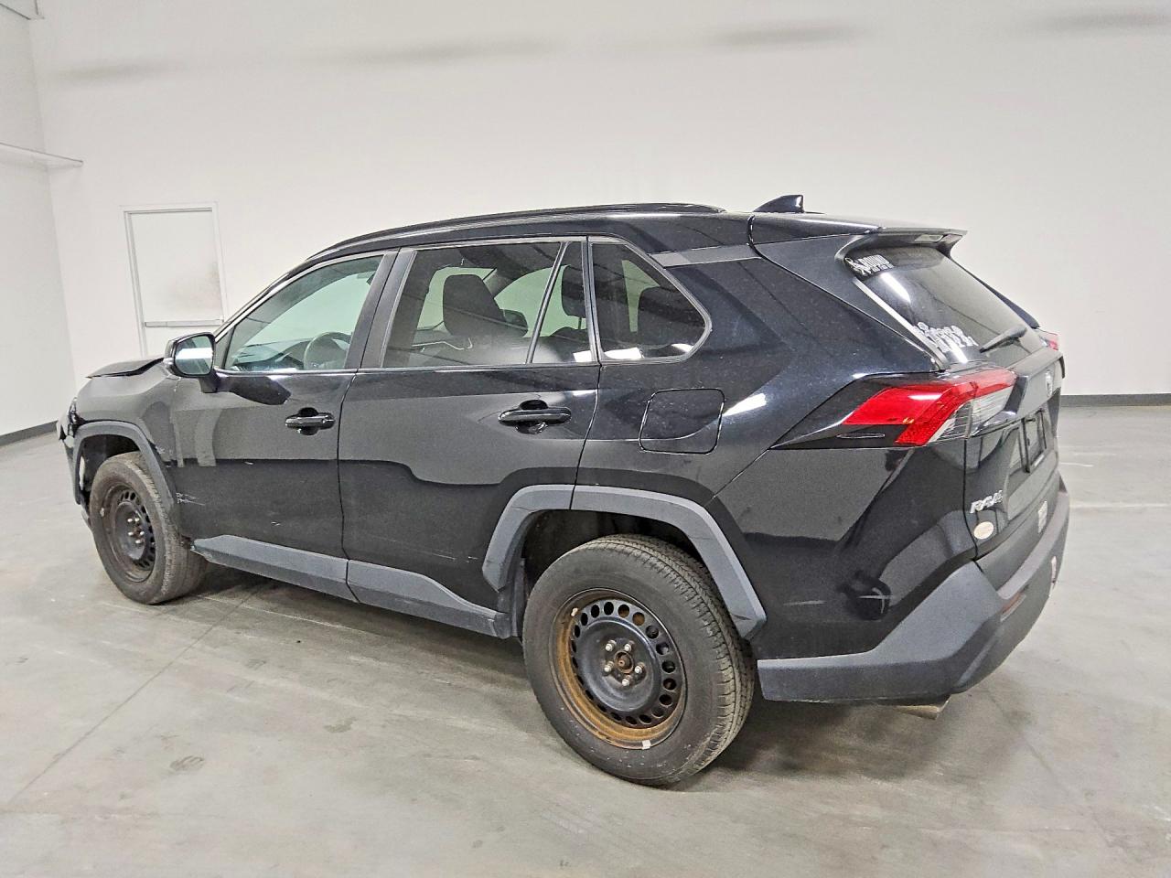 2019 TOYOTA RAV4 LE — снимка 2