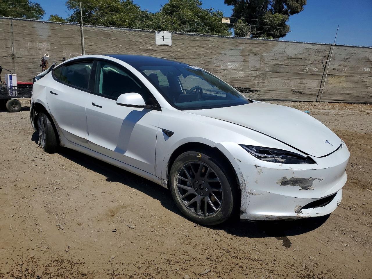 2025 TESLA MODEL 3 — снимка 4