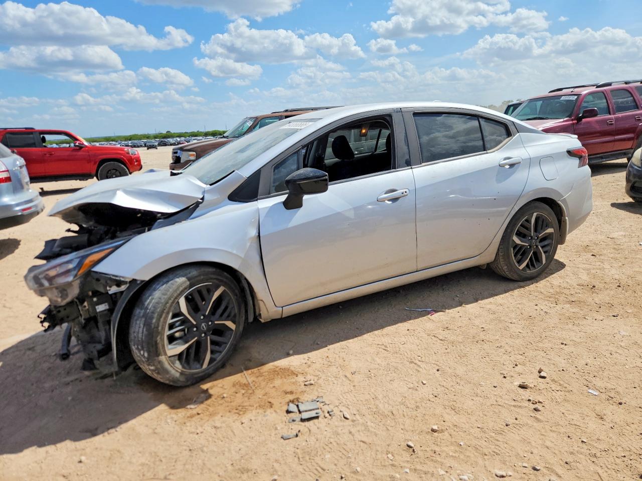 2025 NISSAN VERSA SR