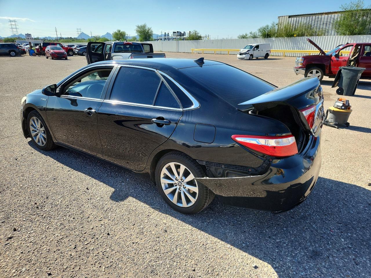 2017 TOYOTA CAMRY HYBRID XLE — снимка 2