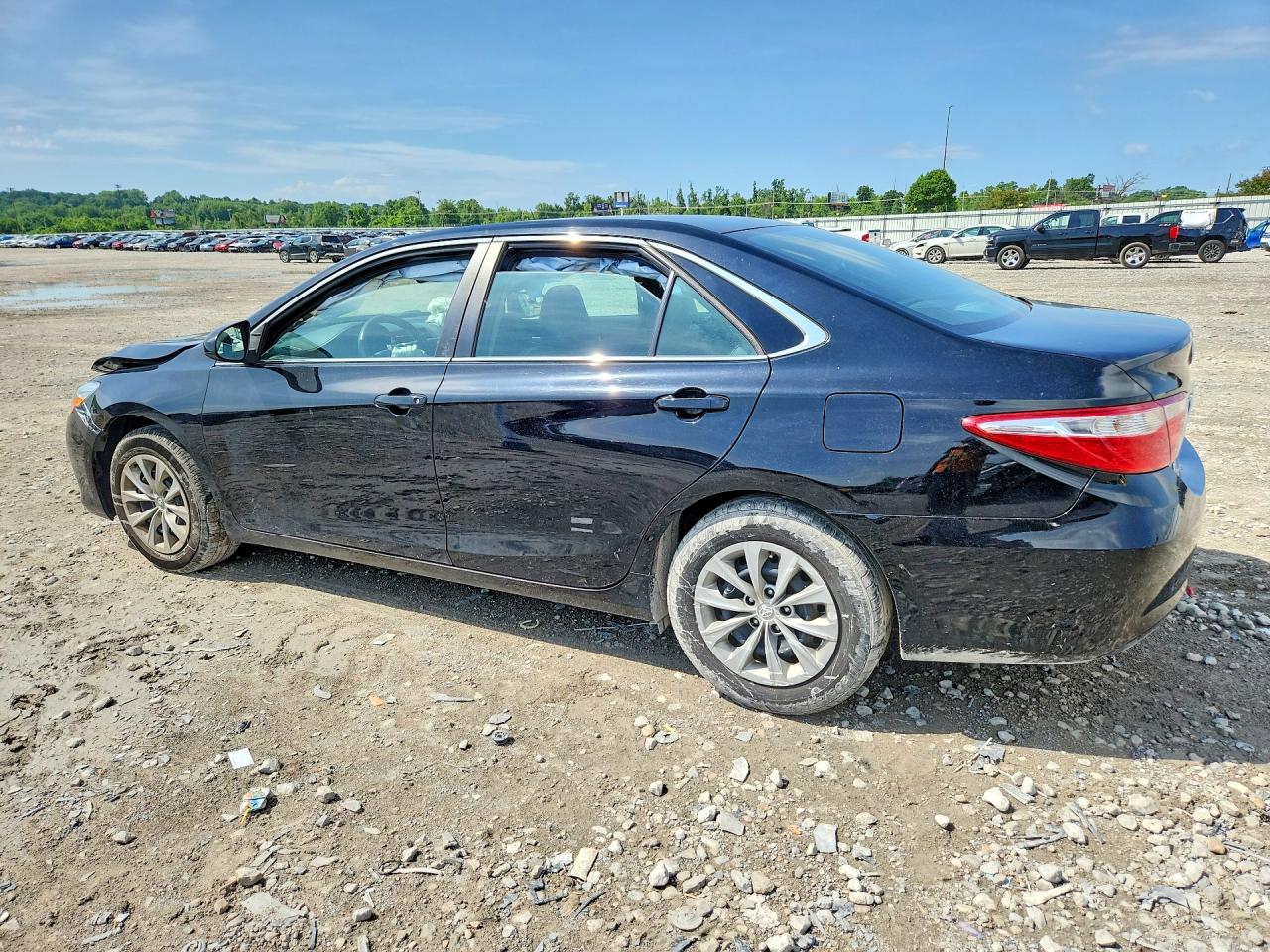 2017 TOYOTA CAMRY LE — снимка 2