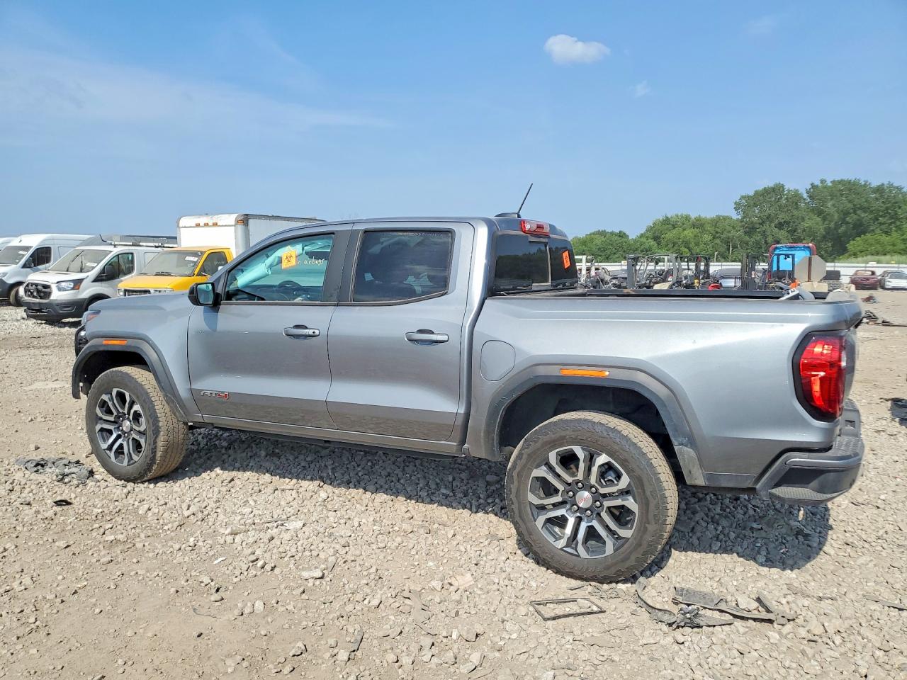 2023 GMC CANYON AT4 — снимка 2