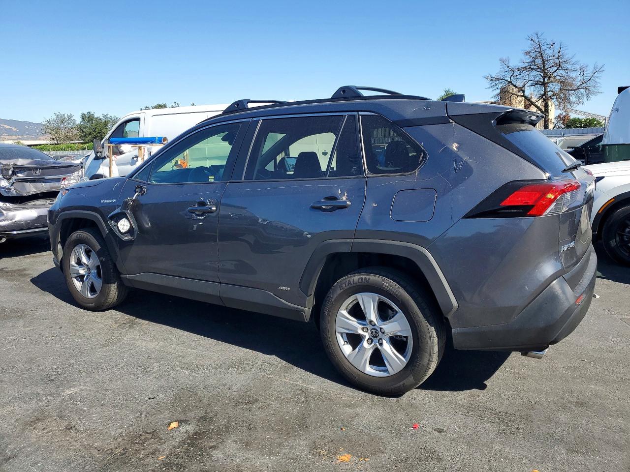 2019 TOYOTA RAV4 HYBRID XLE — снимка 2