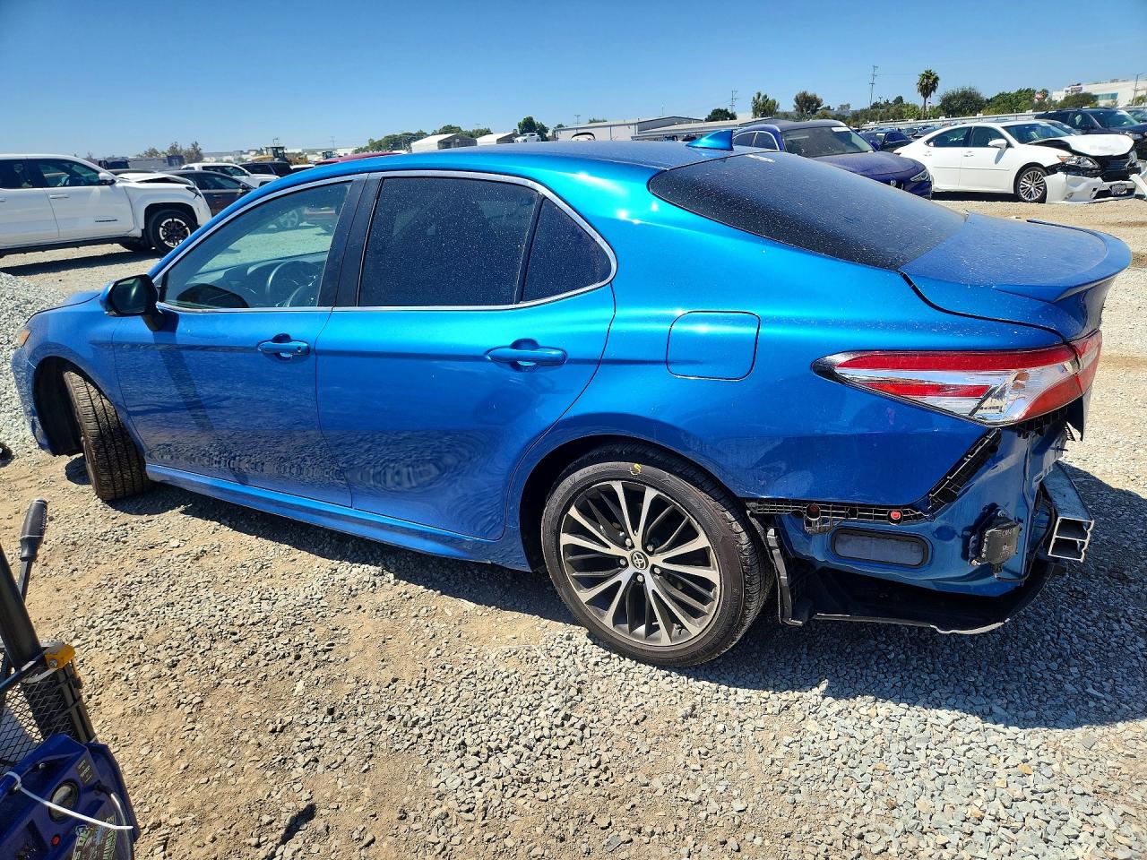 2020 TOYOTA CAMRY SE — снимка 2