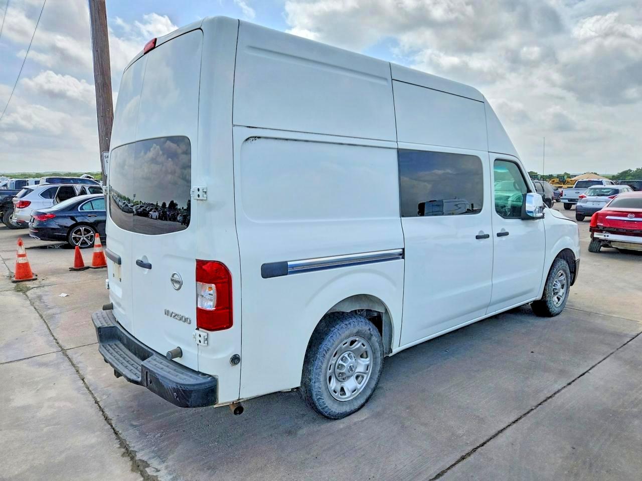 2019 NISSAN NV 2500 HD SV — снимка 3
