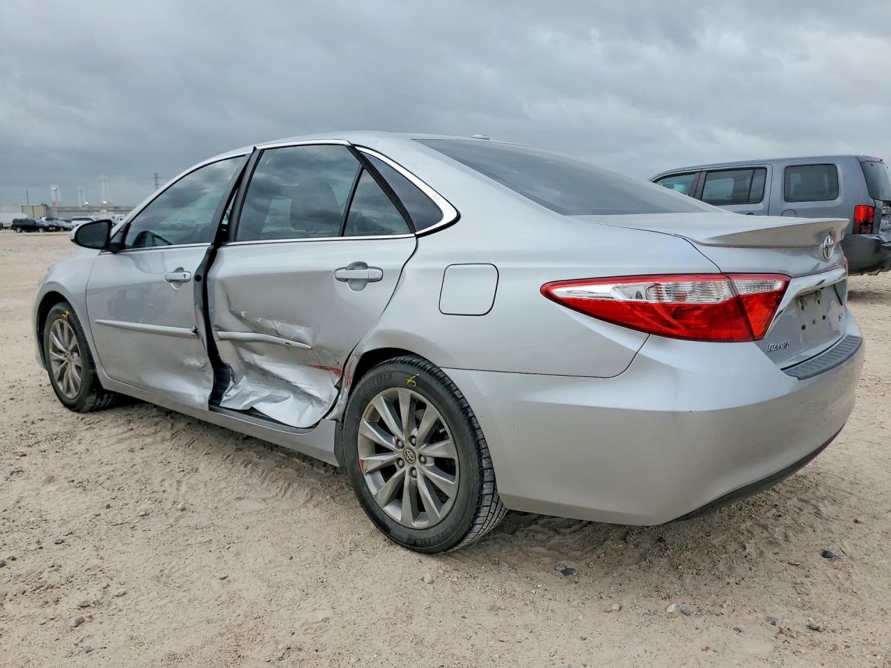 2017 TOYOTA CAMRY XLE — снимка 2