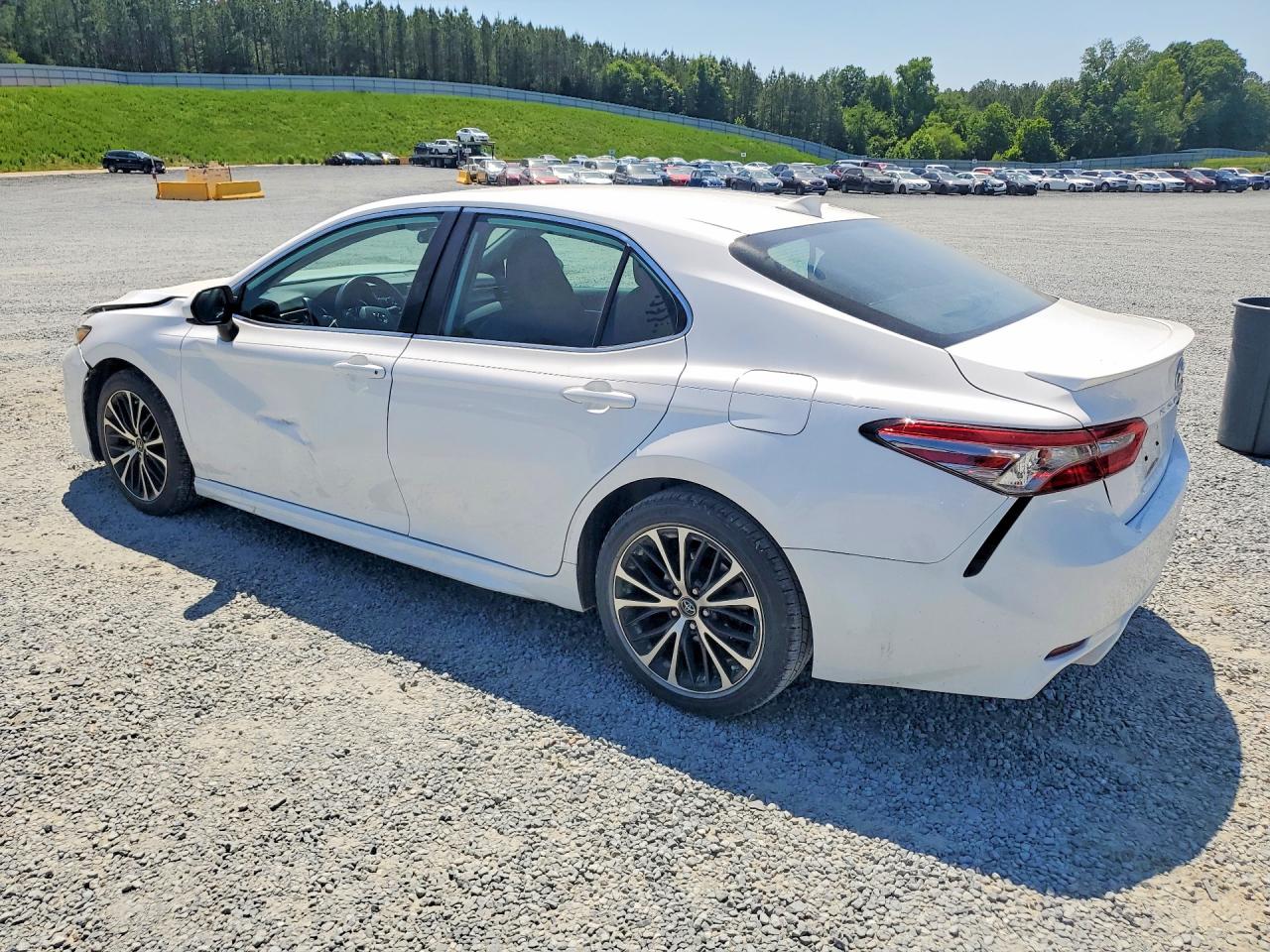 2019 TOYOTA CAMRY SE — снимка 2