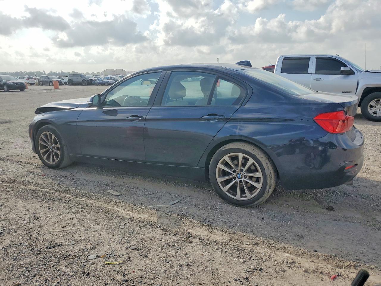 2017 BMW 320 I — снимка 2