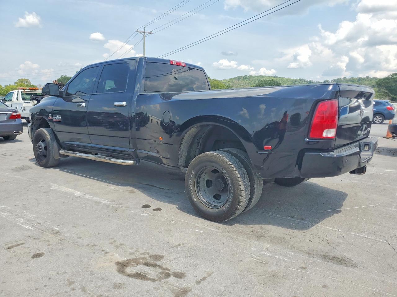 2018 RAM 3500 ST — снимка 2
