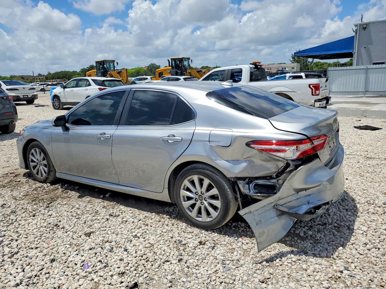 2020 TOYOTA CAMRY LE — снимка 2