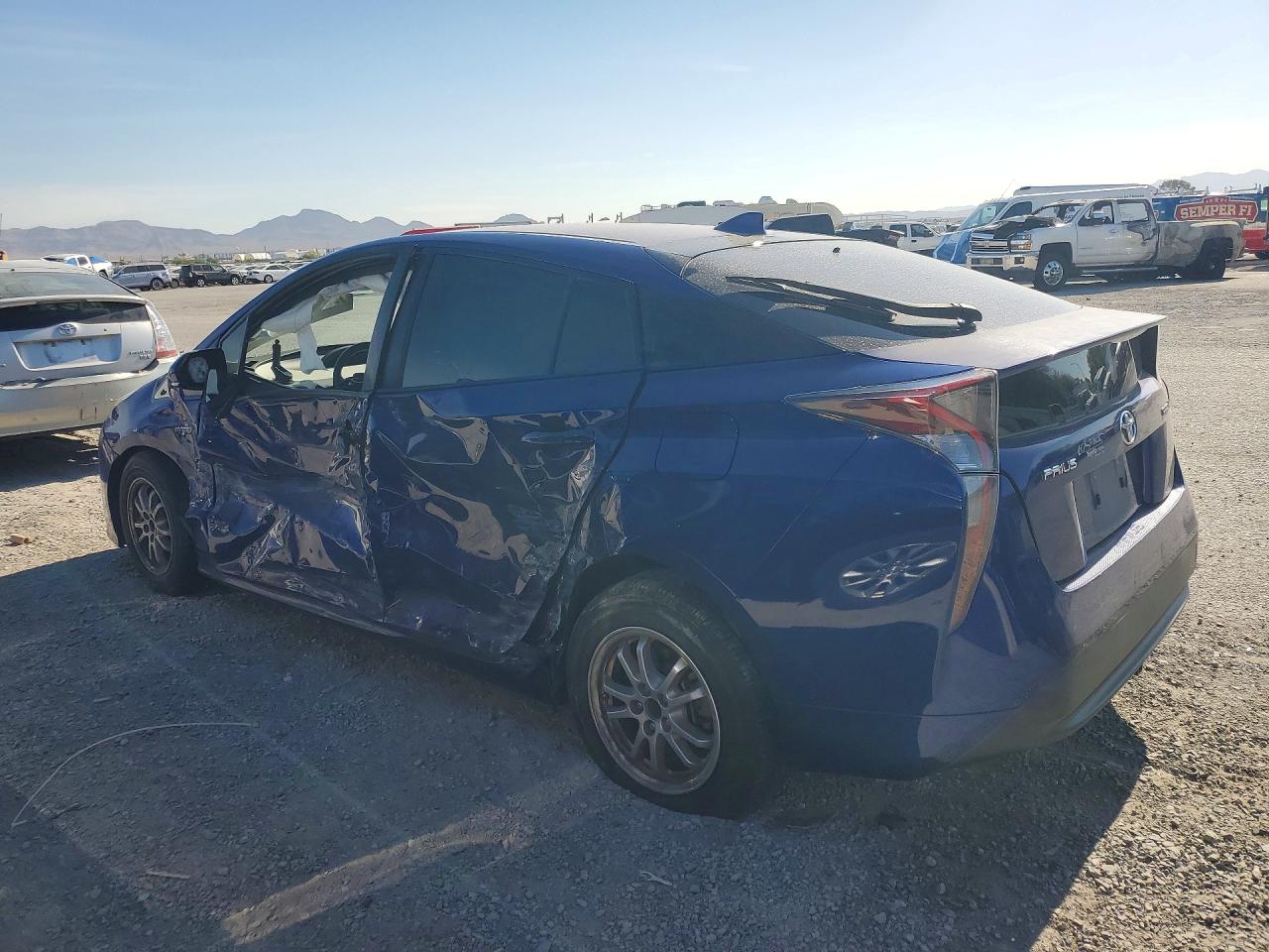 2016 TOYOTA PRIUS TWO — снимка 2