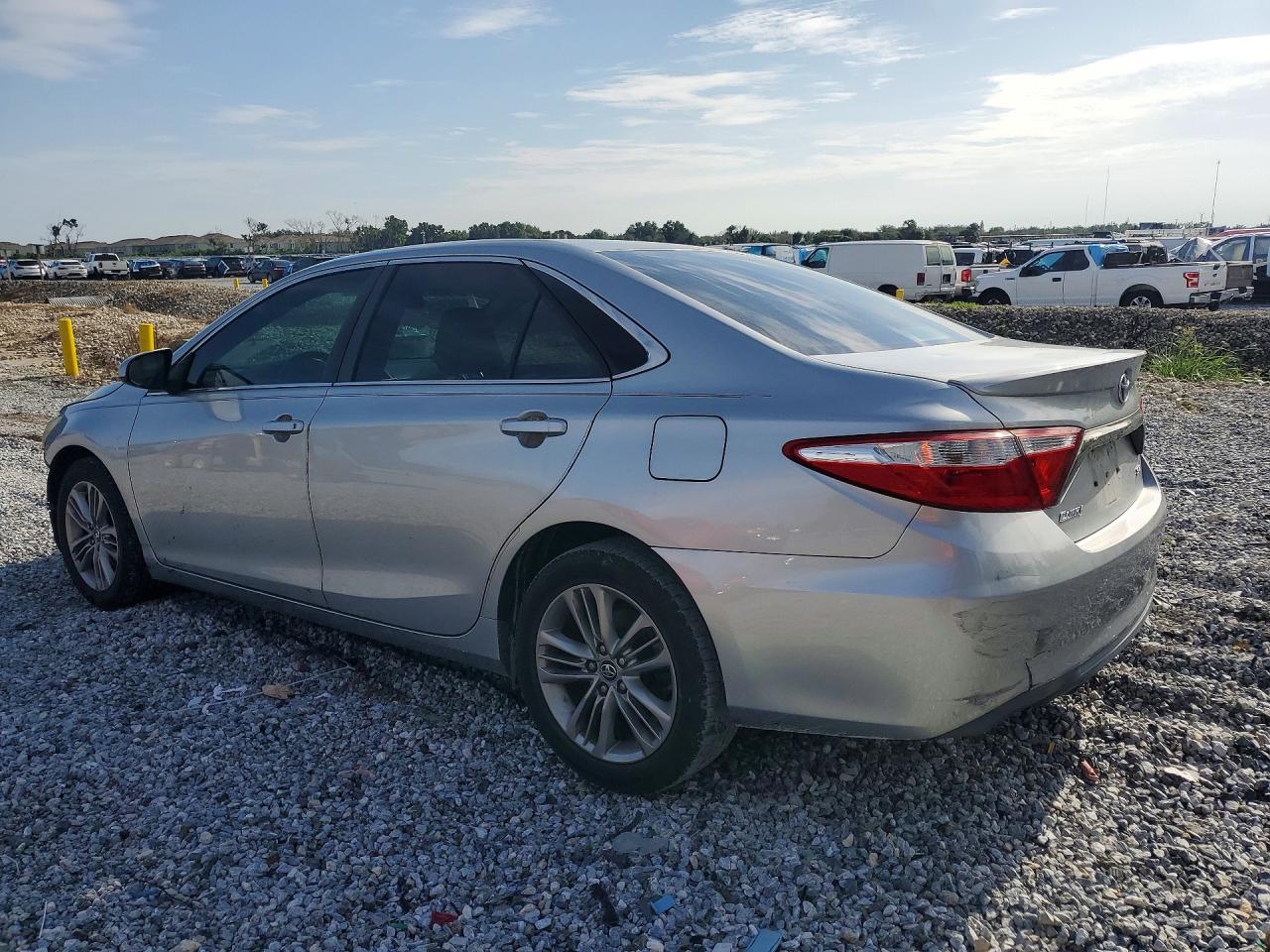 2017 TOYOTA CAMRY SE — снимка 2