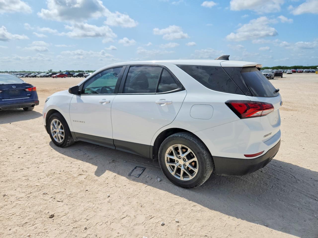 2022 CHEVROLET EQUINOX LS — снимка 2