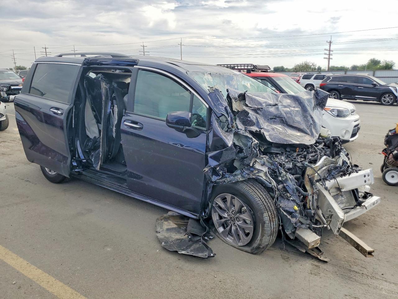 2026 TOYOTA SIENNA XLE 8-PASSENGER — снимка 4