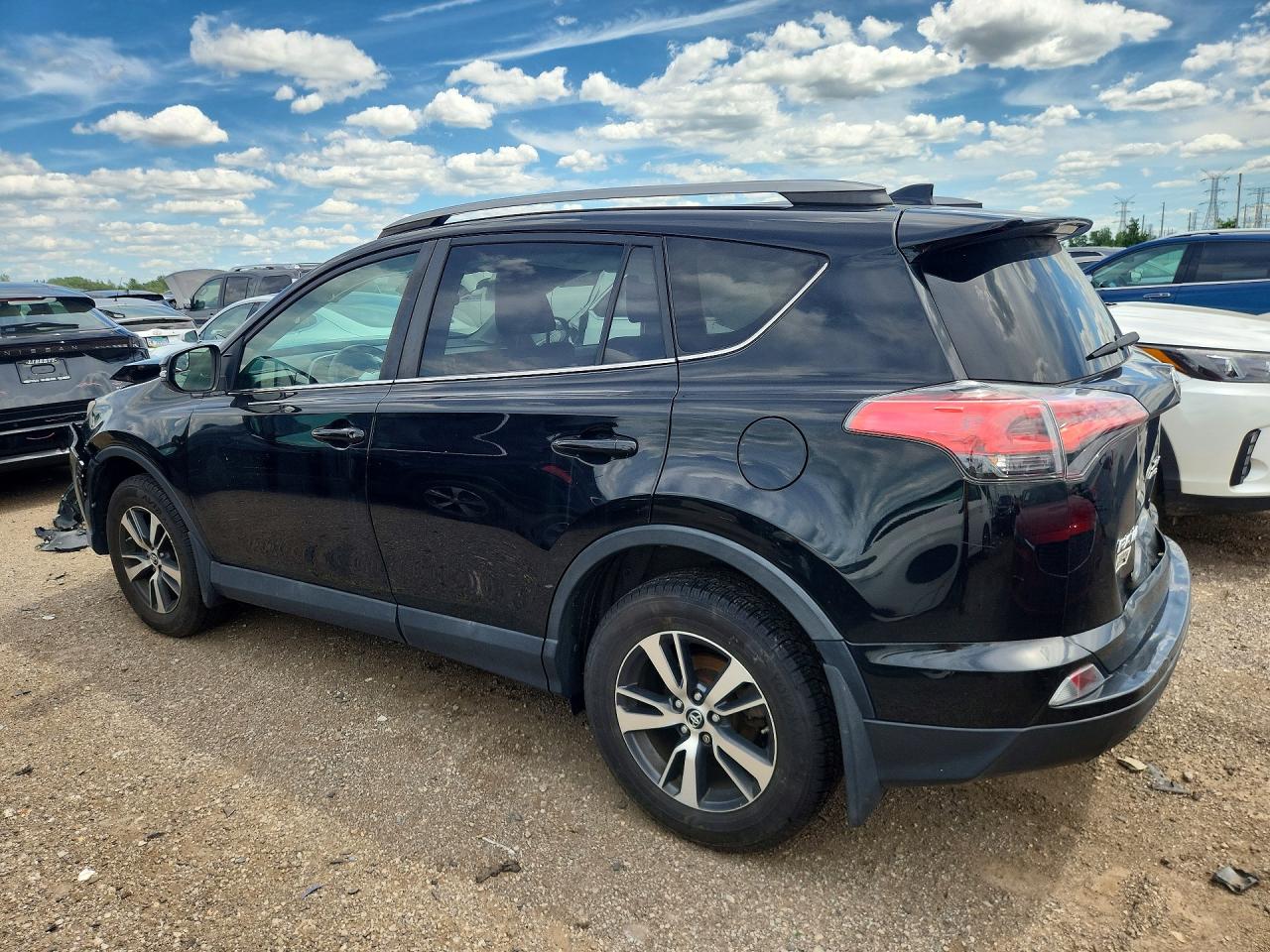 2017 TOYOTA RAV4 XLE — снимка 2