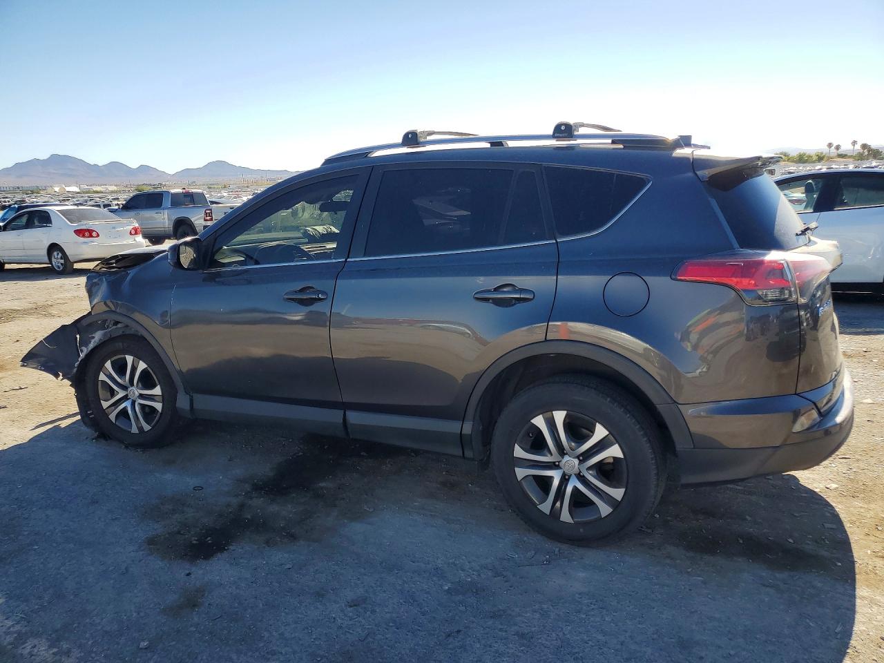 2018 TOYOTA RAV4 LE — снимка 2