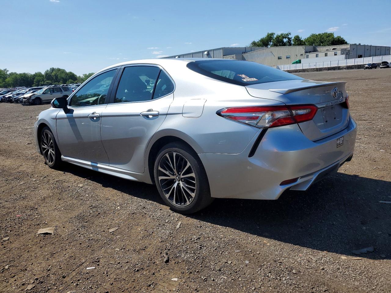 2018 TOYOTA CAMRY SE — снимка 2