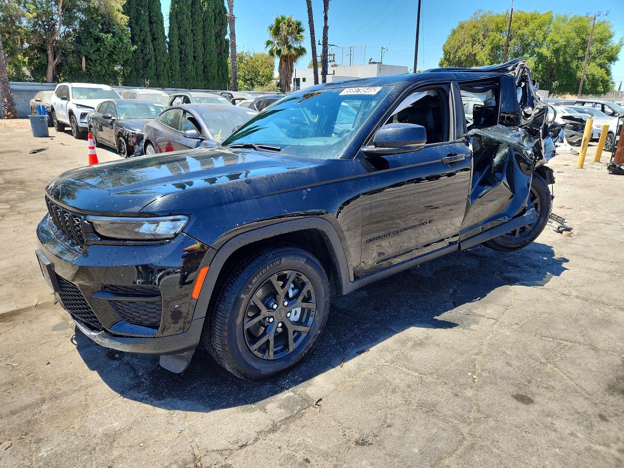 2025 JEEP GRAND CHEROKEE LAREDO