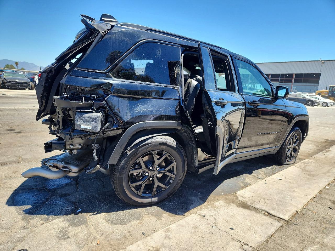 2025 JEEP GRAND CHEROKEE LAREDO — снимка 3