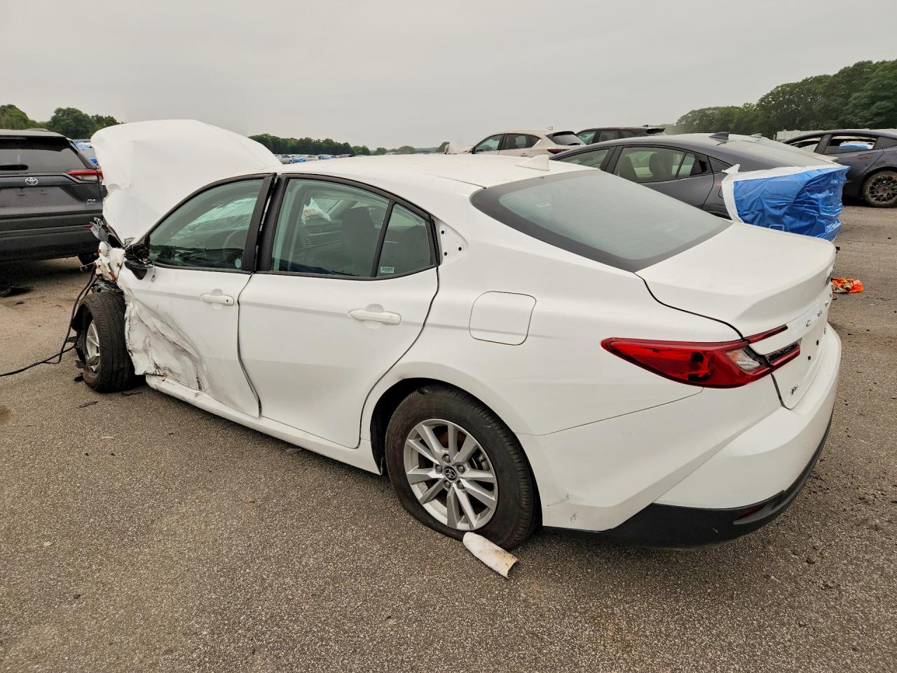 2025 TOYOTA CAMRY LE — снимка 2