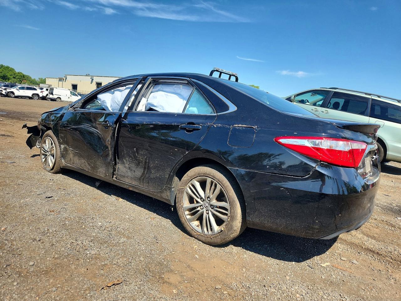 2015 TOYOTA CAMRY SE — снимка 2