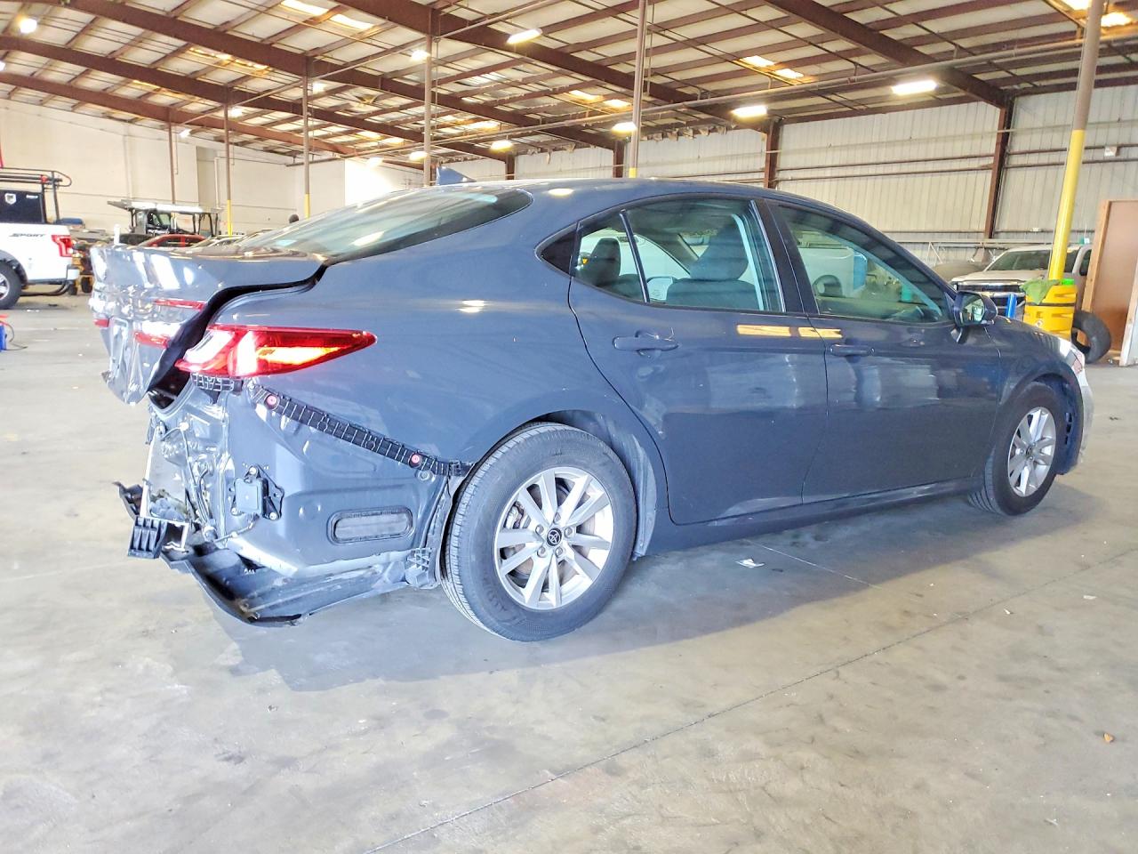 2025 TOYOTA CAMRY LE — снимка 3
