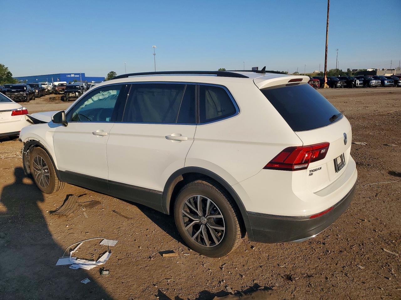 2021 VOLKSWAGEN TIGUAN SE — снимка 2