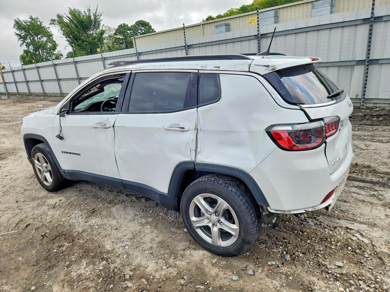 2023 JEEP COMPASS LATITUDE — снимка 2