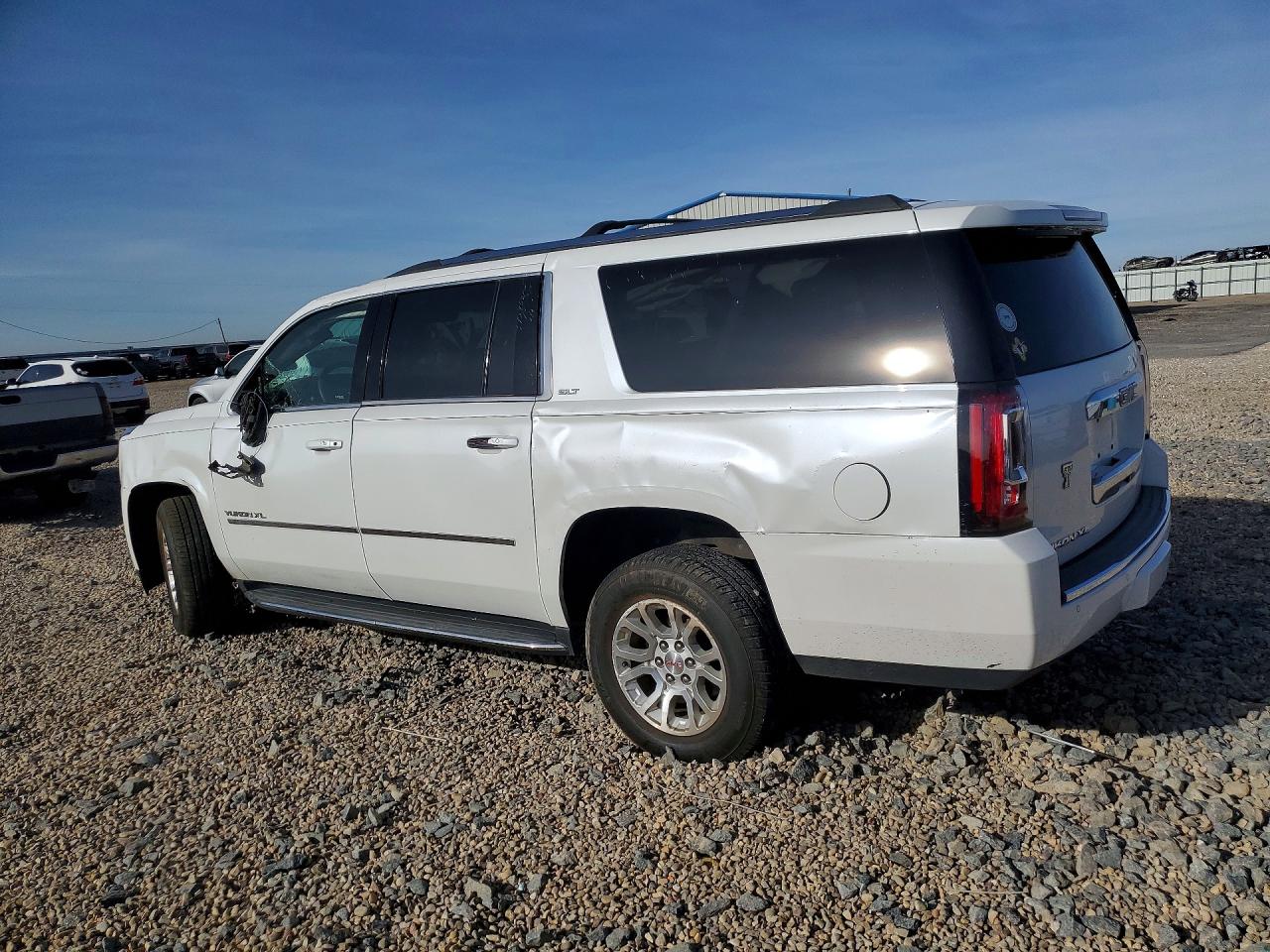 2016 GMC YUKON XL K1500 SLT — снимка 2