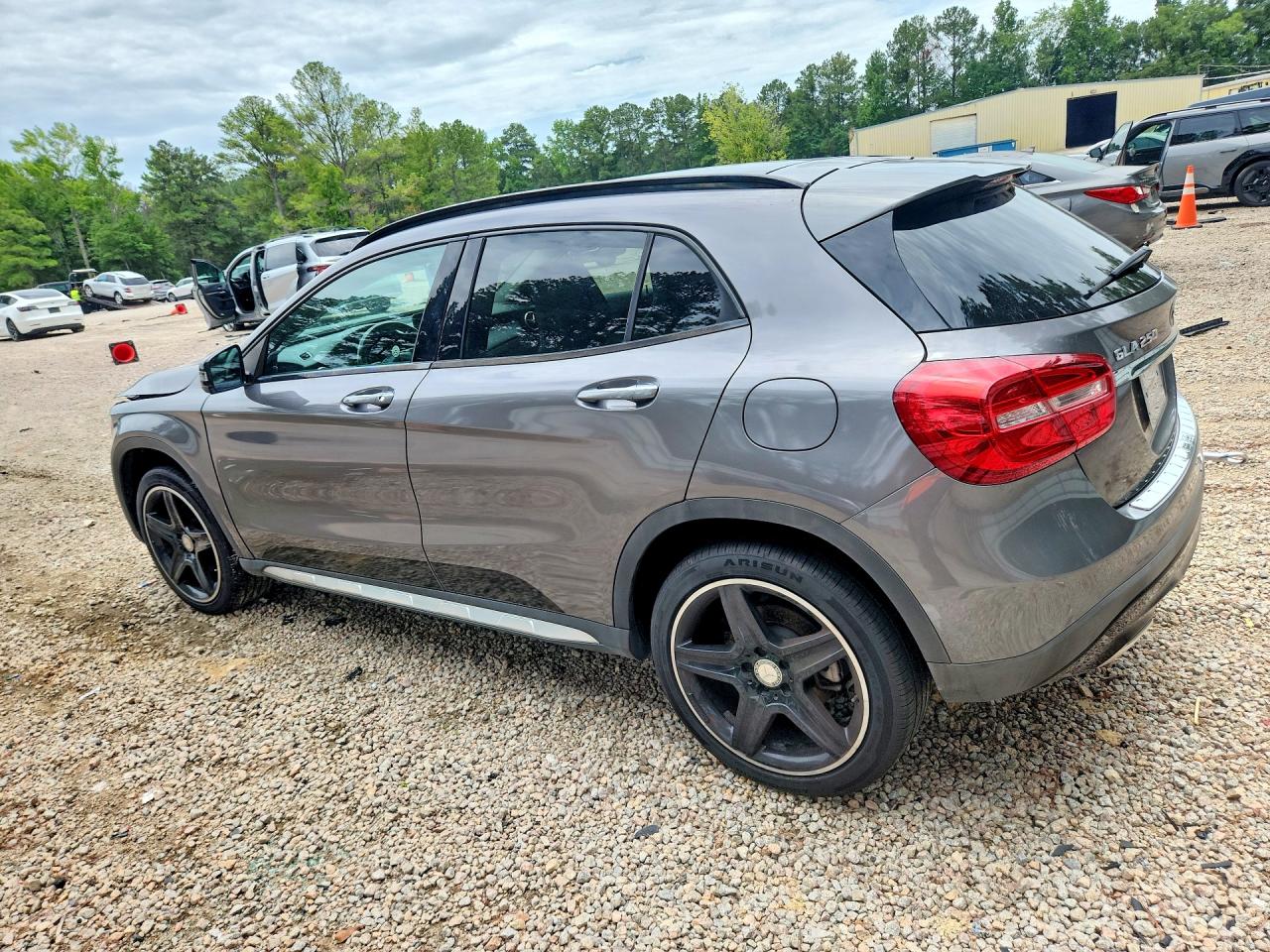 2017 MERCEDES-BENZ GLA 250 4MATIC — снимка 2